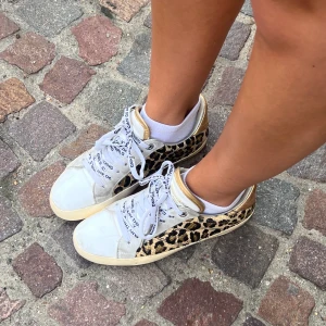 Zadig & voltaire sneakers  - Super snygga Zadig sneakers! Använda men fortfarande fint skick 