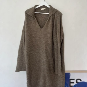 Stickad klänning - Storlek M