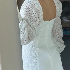 Studentklänning - Superfin klänning perfekt till studenten. Säljer då jag hittt en annan. Vet tyvärr inte vart det är ifrån då jag köpt den på Vinted❣️