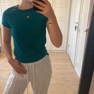 Blågrön T-shirt - Blågrön tshirt som inte kommer till användning, i bra skick🥰