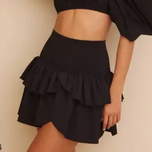 Säljer mig neo noir kjol, som också är slutsålt på dem flesta ställen, den är i jätte fint skick och som ny.😊ny pris 450kr