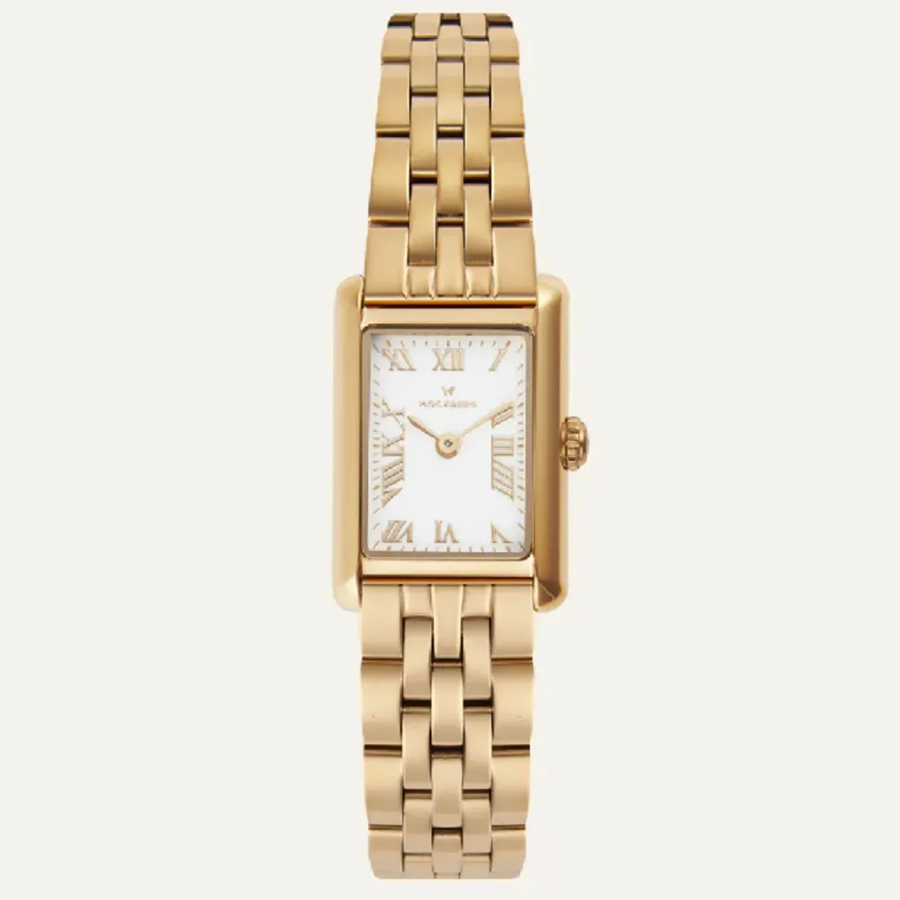Säljer denna världens finaste klocka från mockberg som passar till allt och gör alla outfits så snygga❤️❤️❤️😍😍😍😍boxen finns kvar och extra guld saker så man kan justera storleken. Övrigt.