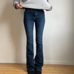 Flare jeans  - Från Massimo Dutti! Storlek 34 men passar absolut 36 också. Jag är 173 cm lång som referens 