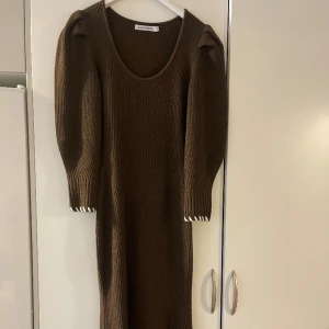 Adoore klänning - Super fin stickad adoore klänning i strl 34!