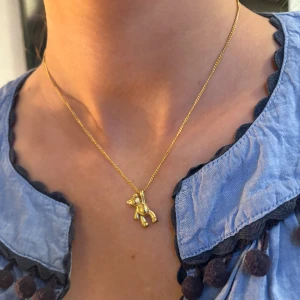Halsband - Jätte gulligt guldhalsband med en nallebjörn, länken är så man kan knäppa önskad längd, rostfritt stål💛