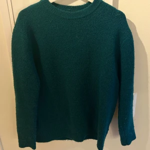 Stickad tröja  - Från Zara! Köpt second hand.