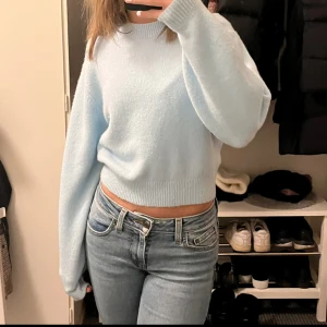 Stickad tröja - Jättefin stickad tröja, säljer på grund av att den inte kommer till användning💕nästan aldrig använd 