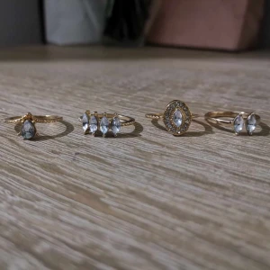 Ringar - Guld ringar, gjort av silver & kopper, färgat guld. Alla har storleken: 1.8cm. 20kr/st, vid köp av fler 15kr/st. Köparen står för frakten.