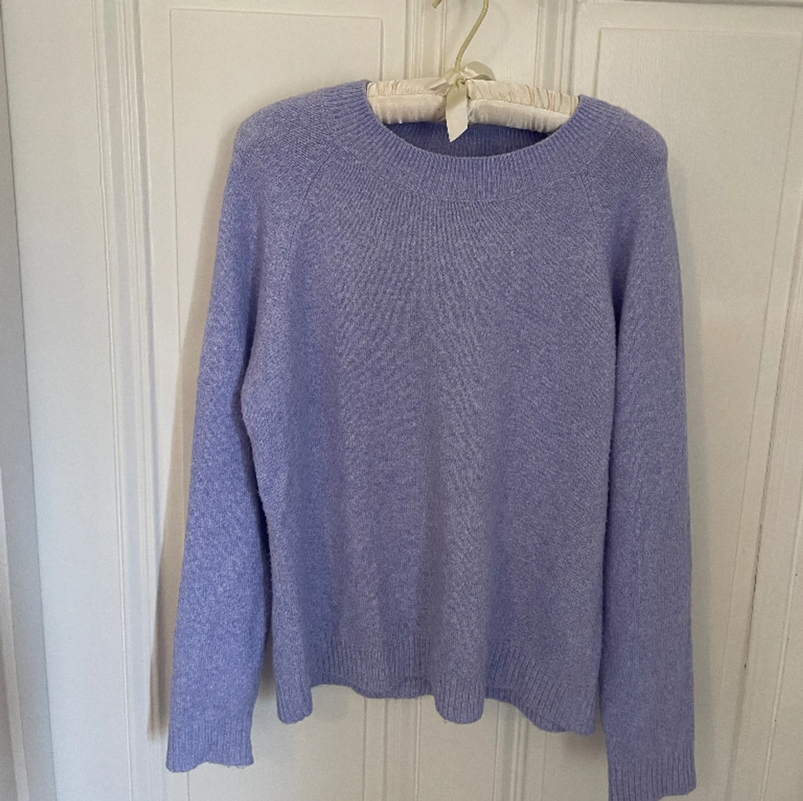 Stickad tröja i blå fr. Vero Moda