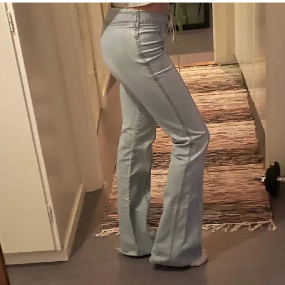 Super fina jeans inga difekter skriv för mer bilder eller något annat 💕💕💕. Jeans & Byxor.