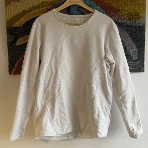 Vintage Stickad sweater - Fin stickad tröja, tunn och bra kvalite, sitter bra om armarna och bekväm