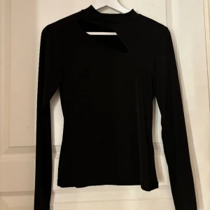 Långärmad  - Svart cool långärmad som passar xs/s/m