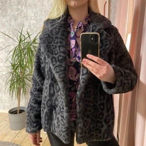 Zadig & Voltaire jacka -  Pälsjacka i mycket gott skick, skriv privat för fler bilder eller frågor 😊