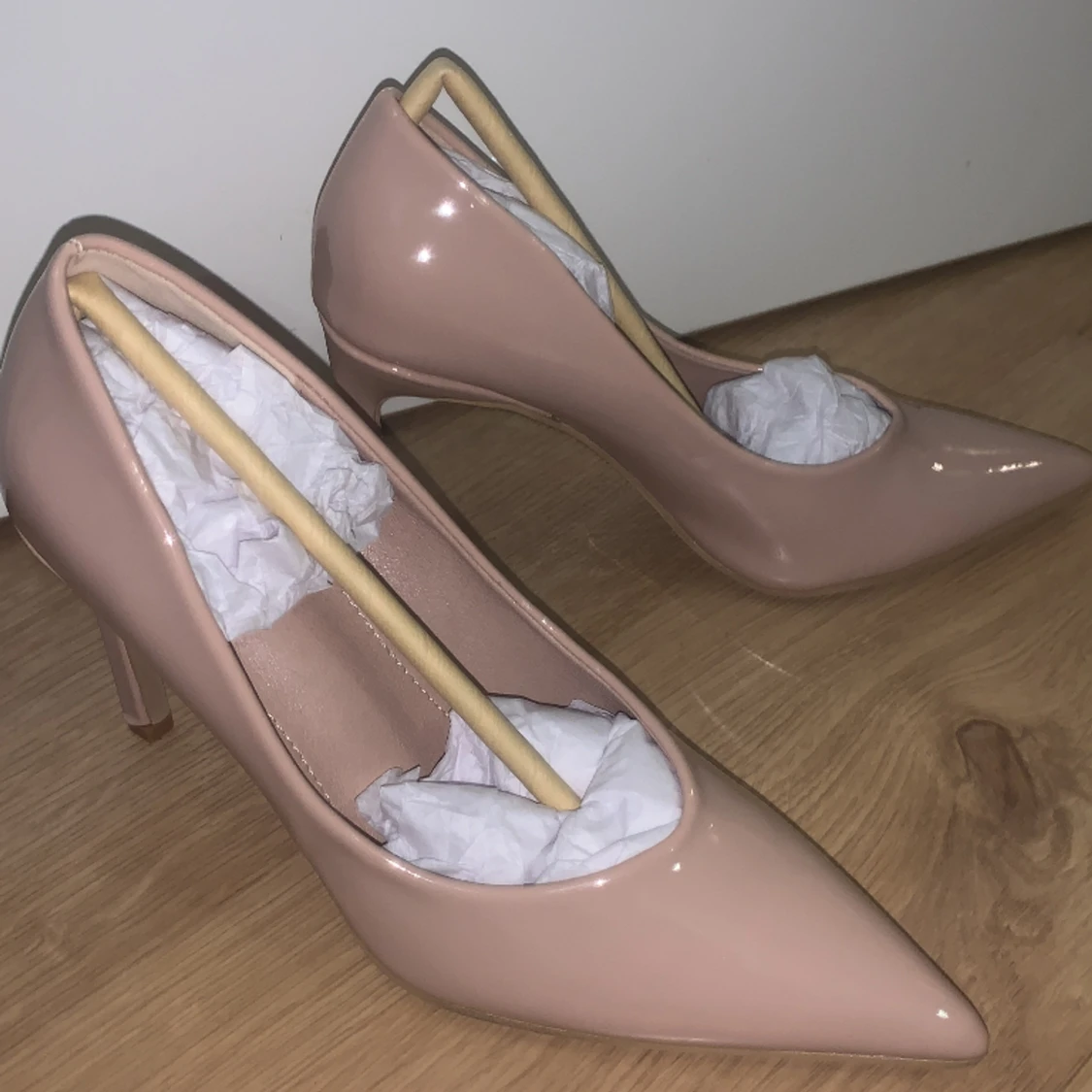 Oanvända lack klackskor - 90