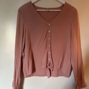 ONLY blus - ONLY blus, ny och helt oanvänd utan lapp