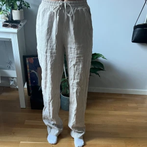 Linnebyxor  - Linnebyxor från Skagen Clothing som blivit använda två gånger så är i nyskick. 
