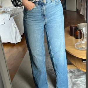 Snygga och väldigt sköna mid waist jeans från bikbok, storlek 34 men passar som en 36 och är lite långa på mig som är 160.