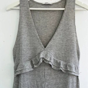 Byxdress  - Byxdress i väldens skönaste /luftigaste material. Tips för solsemestern. Att dra på efter stranden eller på kvällen. I fint skick.