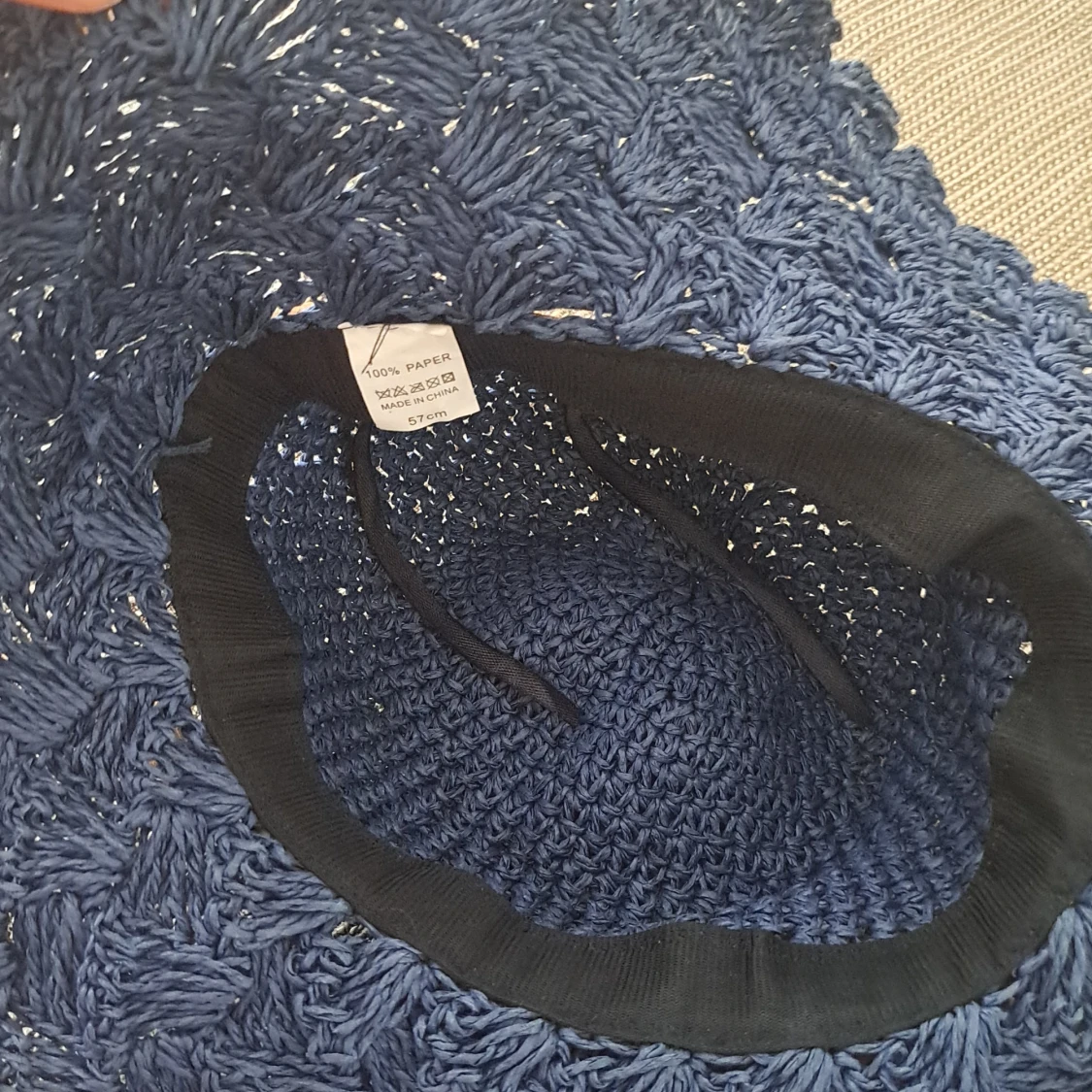 Blå stickad hatt med rosett - 3