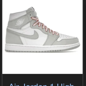 Jordan 1 High seafoam - Ganska använd men absolut inte skitig köpt för 3,6. Skriv för privata bilder🩷