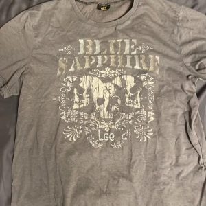 Döskalle Tshirt - Storlek m passar s också. Märke: Lee