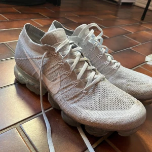 Nike skor (vapormax) - Storlek 45 Väldigt bra skick. Har knappt använts. 