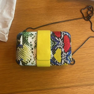 Solar Väska - Hej, Ny skick, Köpt i Polen och aldrig använts bara legat. Pris kan diskuteras!