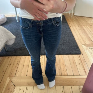 Zara jeans - Så snygga jeans från zara i storlek 34, säljer för att jag har ett par lika dana, köpt för 350 aldrig använda