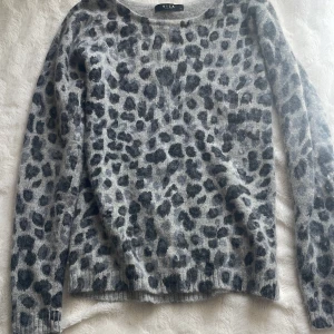 Geopard mönstard tröja  - Nypris 420