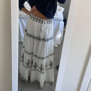 Långkjol - Populär långkjol från zara🌸använd ett fåtal gånger🌸storlek S, nypris 400kr