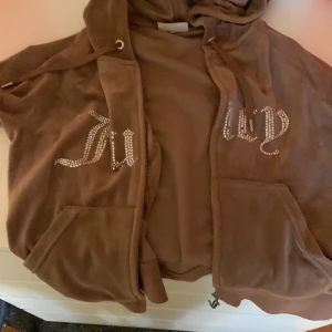 juicy tröja - den är L i barnstorlek så den är ungefär XS/S