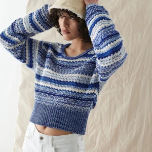 Stickad  - sticlad tröja från Gina tricot.  Emdast använts en gång i få timmar. Nypris var 399kr 