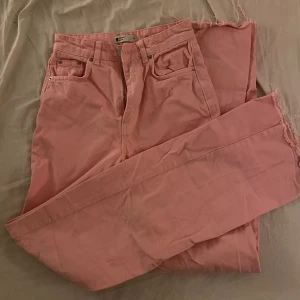 Gina jeans - Jättefina högmidjade Gina Tricot  jeans, i jättefint skick