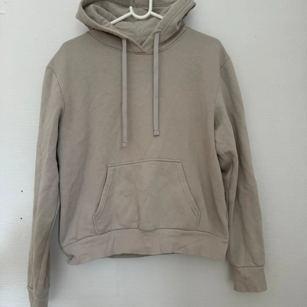 Hoodie från H&M. Tröjor & Koftor.