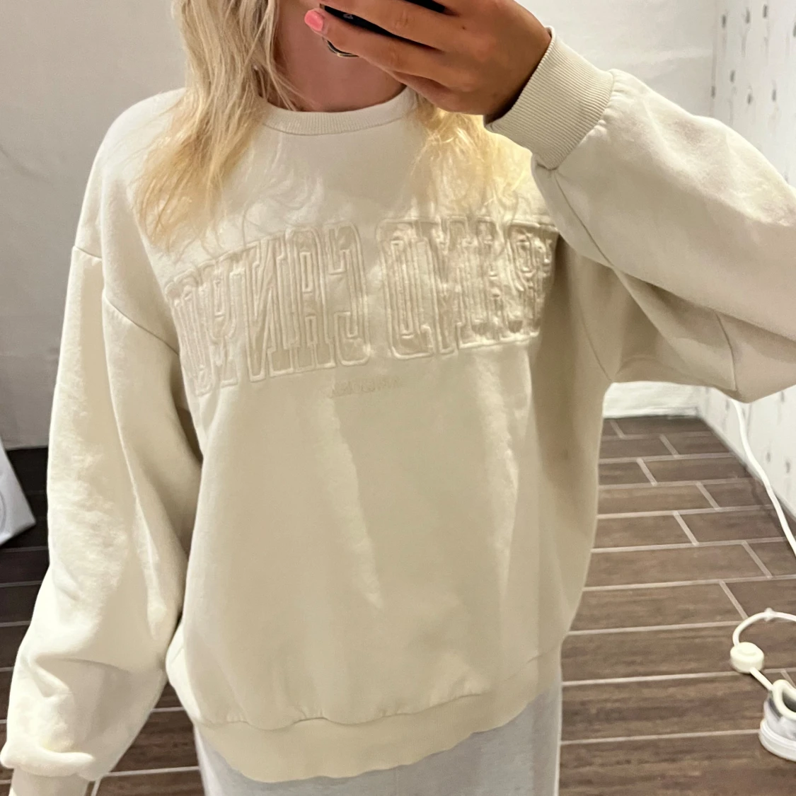 Beige sweatshirt 