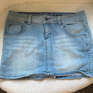 Jeanskjol  - Jätte fin jeans kjol från only säljer pga att den är för stor passar 34-36 
