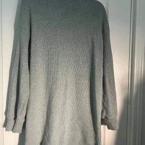 Tröja  - En lång tröja i bra skick. 