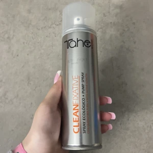 Hårspray!💖 - Hårspray som kommer från ett spanskt märke Tahe aldrig använt. Den är ecologisk, samt håller hårt men gör så att de glänser. Pris kan som vanligt diskuteras.💖