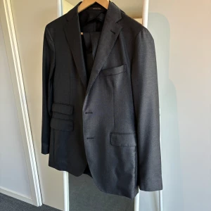 Rose born kostym - Bussiness suit från rose born Loro Piana super 130s wool Nypris 15000kr Strl 46