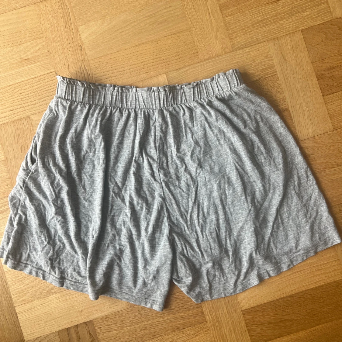 Gråa shorts - 91