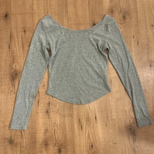 Grå långärmad  - Fin uringad långärmad