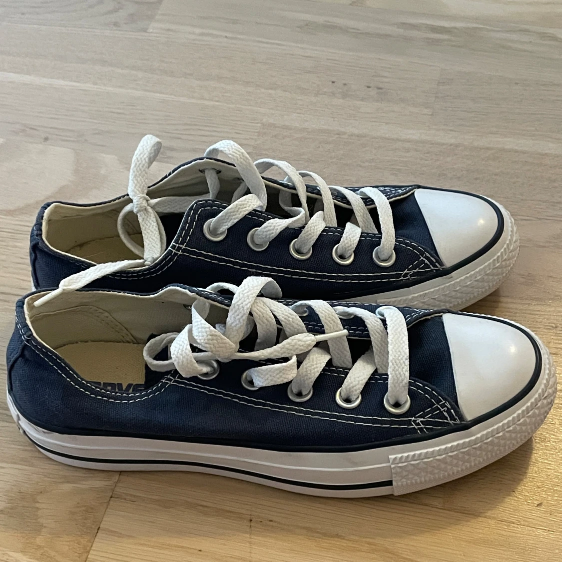 Nya marinblå converse skor - 90