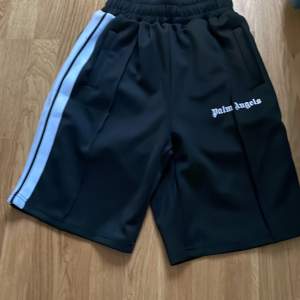 Palm angels shorts i storlek S som har aldrig använts