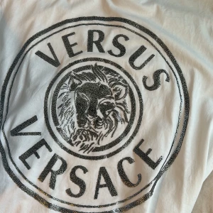 Versace tshirt - Nyskick