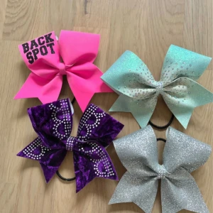 Cheerleading rosetter - Bows från luchur helt nya🥰🩵 100krsr🎀