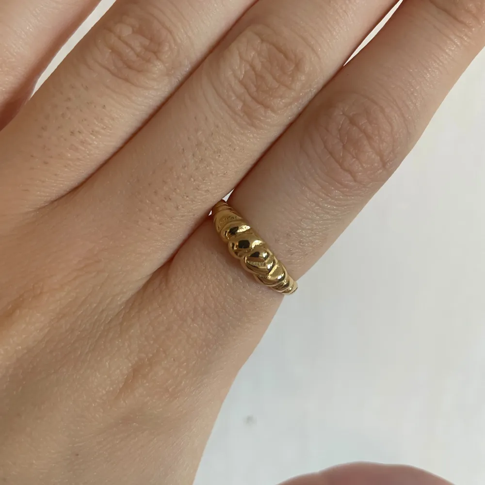 Jättefin ring från Olympia i modellen Gaia 013💞 Justerbar och i rostfritt stål. Accessoarer.