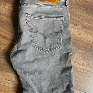 Levis 511 Slim - Skick 9/10 inga defekter, köpt för 1000 Storleken är W32 L30