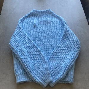 Stickad polo tröja  - Stickad polo tröja  Knappt använd 