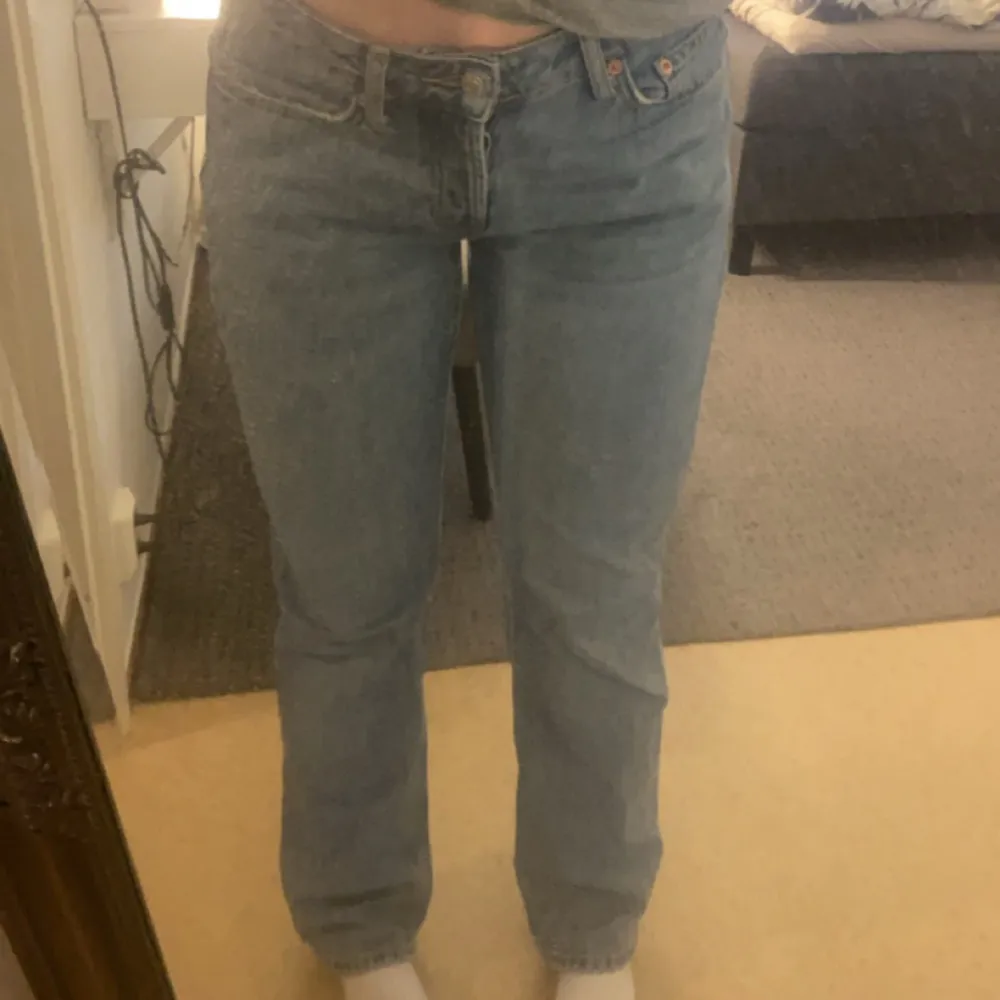 Jeans som knappt kommit till någon användning, Nypris 400kr. Jeans & Byxor.