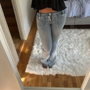 Low waist jeans - (Kan gå ner i pris vid snabb affär) Säljer ett par skit snygga jeans, kom med frågor eller funderingar om mått